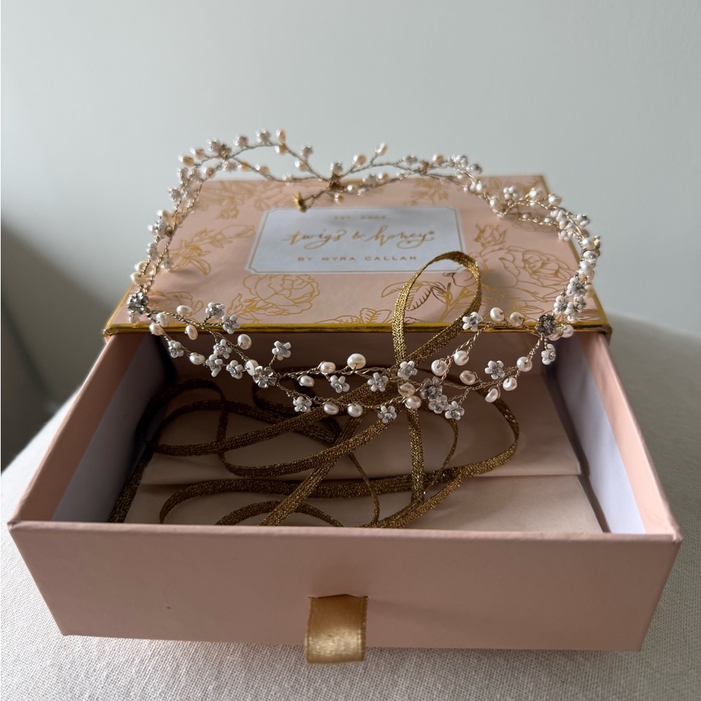 Twigs & Honey pearl, gold plated brass & crystals head piece